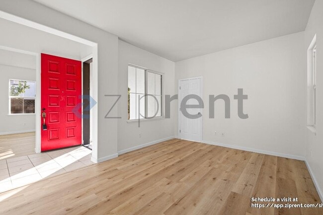 Building Photo - 155 E Heritage Dr