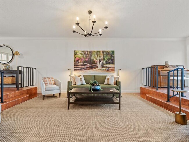 Building Photo - 104 S Interlachen Ave