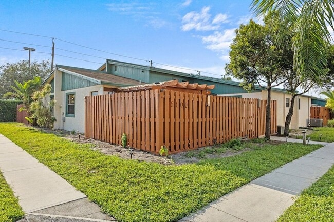Primary Photo - 1100 Manor Dr