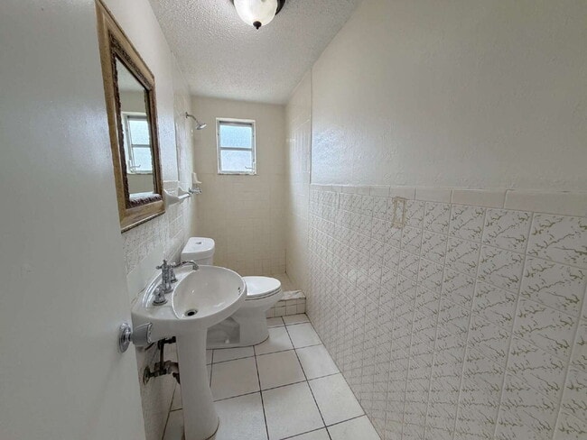 Building Photo - "2-Bed, 2-Bath in Port Richey – 1,310 Sq Ft!"