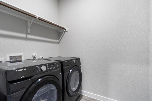 Building Photo - 11620 Comano Dr