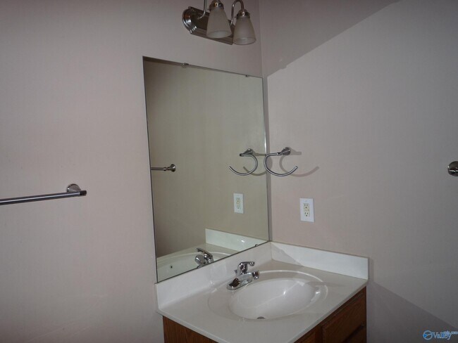 Building Photo - 16656 Bellewood Dr