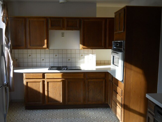 Building Photo - Oregon City Victorian
