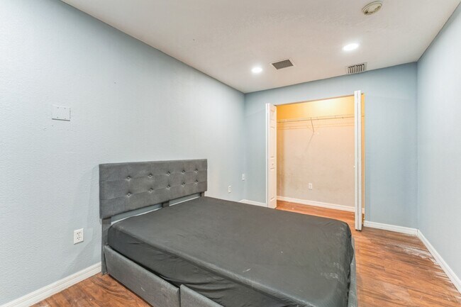 Building Photo - 465 Rio Grande Ln