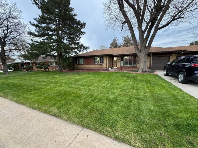 Building Photo - 500 Estes St