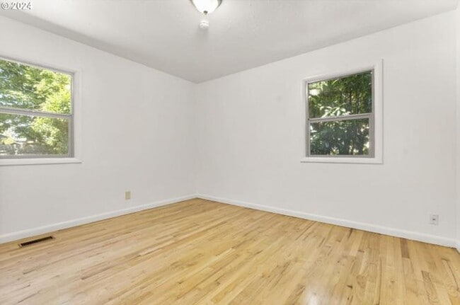 Building Photo - Super Cute 2 Bedroom House in Portland wit...