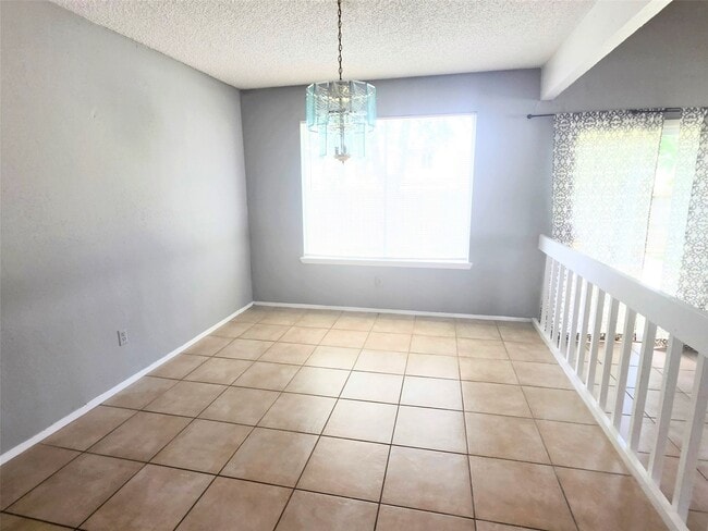 Building Photo - 10526 Chapel Hill Dr