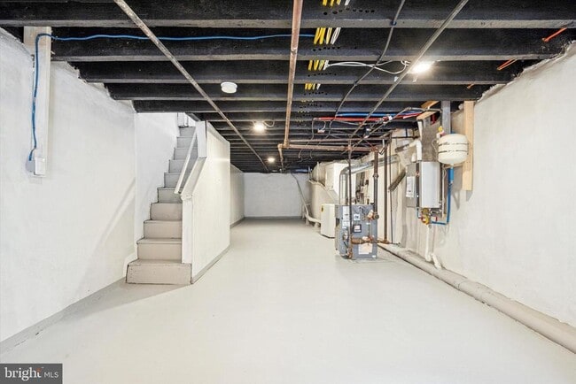 Building Photo - 5551 Addison St