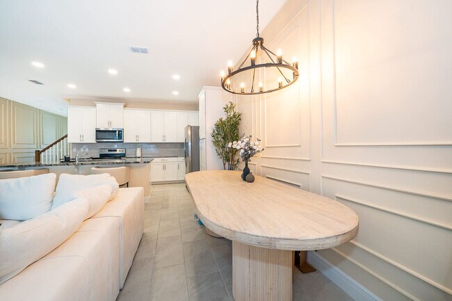 Building Photo - 1660 Tropical Palms Cir