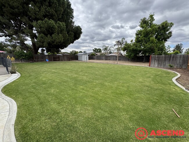 Building Photo - Lovely Home In Olive Dr Area!