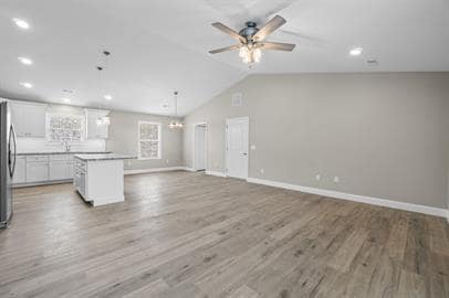 Building Photo - 302 Oak Grv Cir