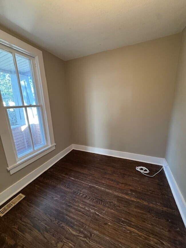 Building Photo - 826 Lake Ave