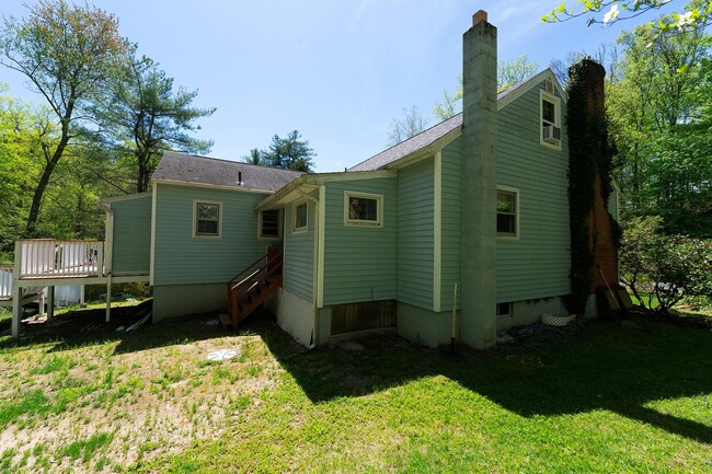 Building Photo - 21 Van Dam Rd