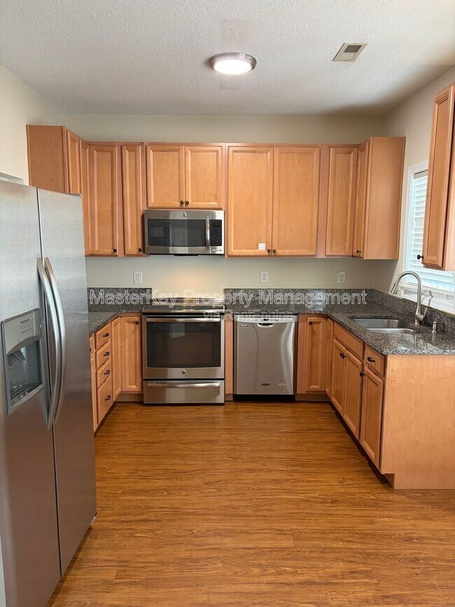 Building Photo - 208 Pointe Crest Ct