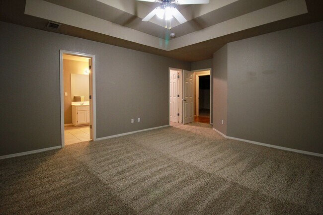 Building Photo - Darling Home In Jenks Schools!