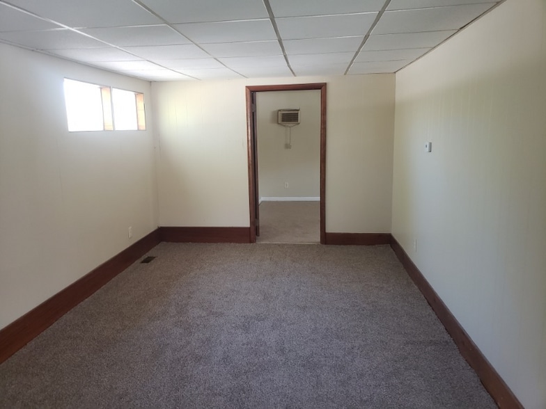 Building Photo - 413 Front St