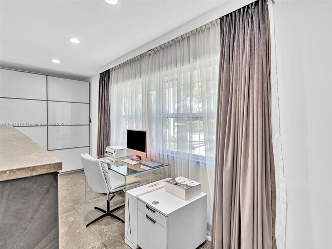 Building Photo - 840 South South Lake Drive, Hollywood, FL ...