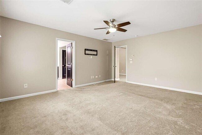 Building Photo - 3378 Vintage Cir SE