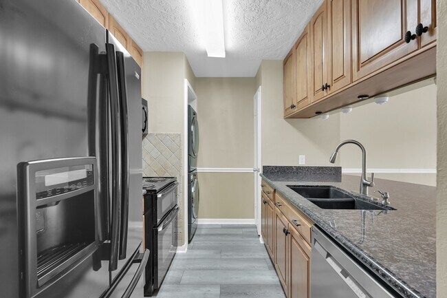 Building Photo - 801 River Rd