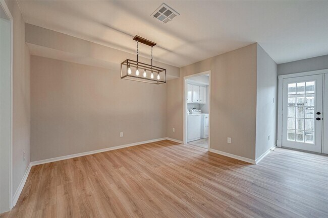 Building Photo - 14736 Perthshire Rd