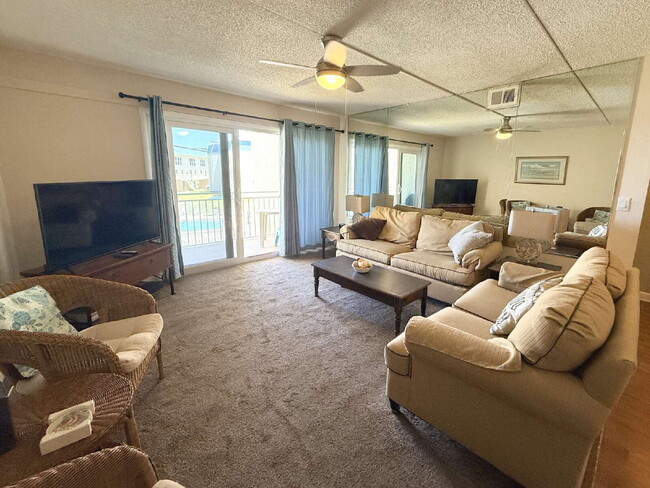 Building Photo - Furnished Tradewinds Condo!