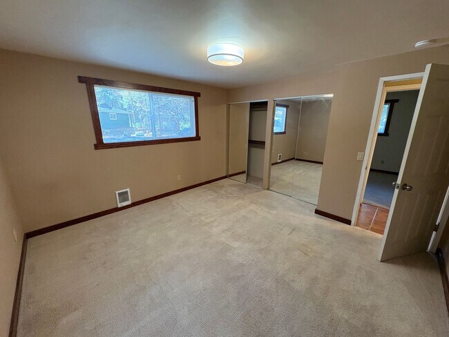 Building Photo - 20766 Canterbury Ct
