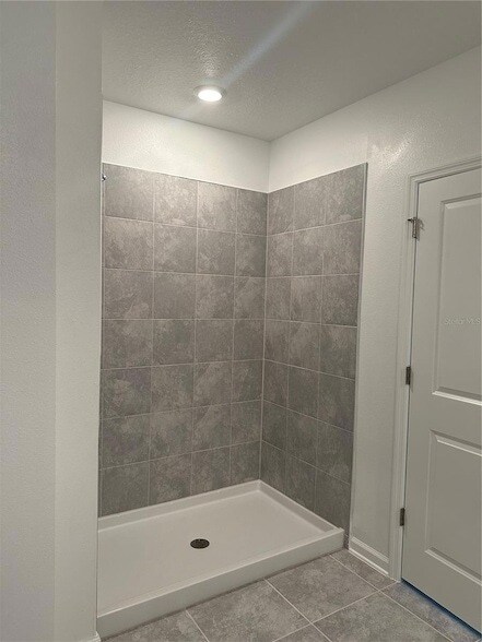 Building Photo - 355 Loch Ct