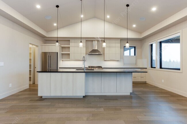 Building Photo - Exquisite Tetherow Living with Resort Memb...