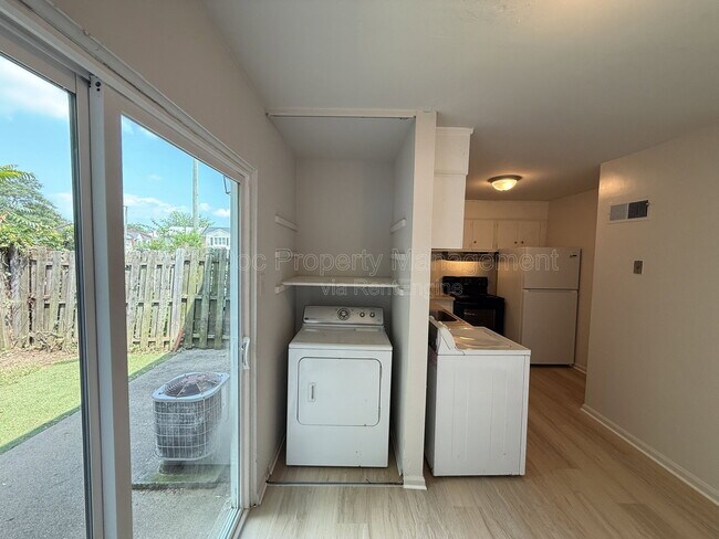 Building Photo - 809 Denton Cir