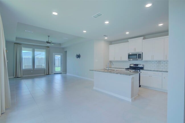 Building Photo - 7215 Clearwater Cv Dr