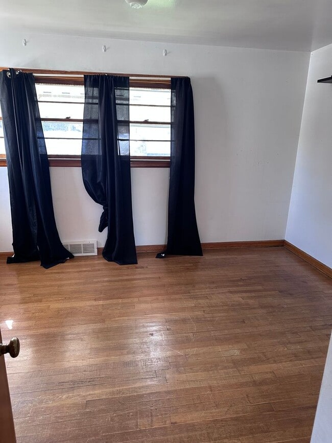 Building Photo - Bellefonte single family home available now!