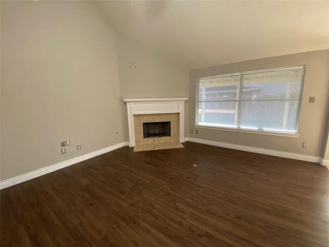 Building Photo - 6935 Bear Oaks Dr