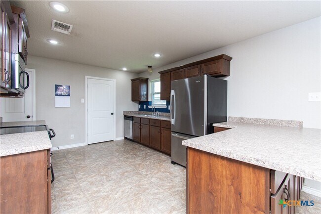 Building Photo - 2604 Hector Dr