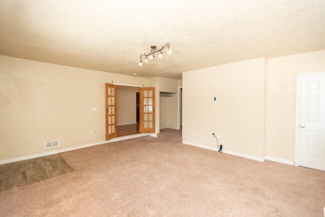 Building Photo - 307 N 3rd St