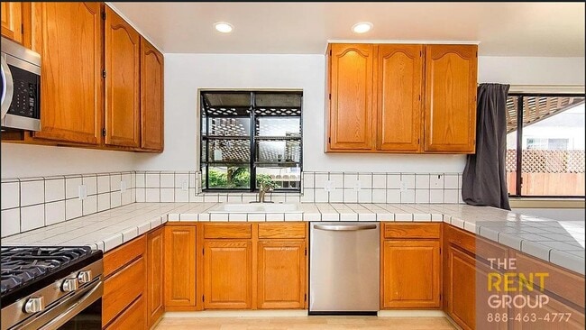 Building Photo - 242 Jackson Ave