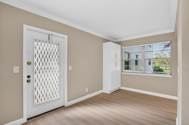 Building Photo - 277 Brighton Dr