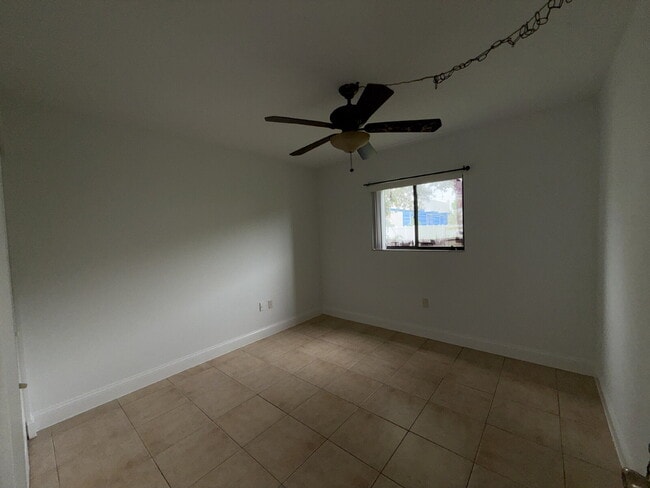 Building Photo - 2 bedroom, 2 bathroom in College Pines!