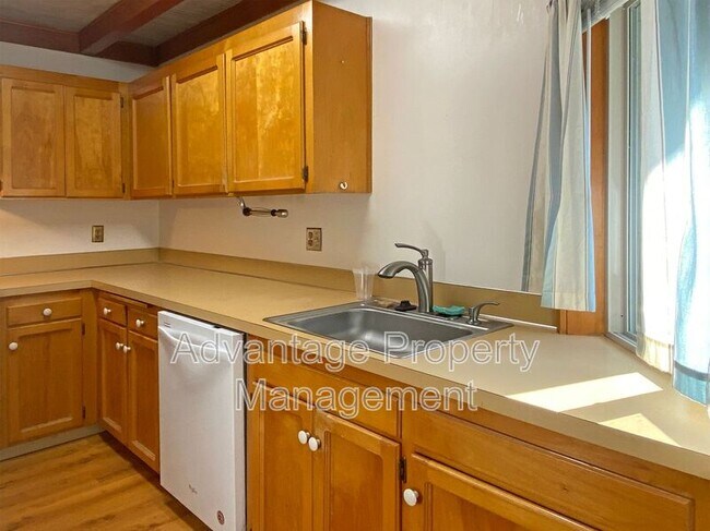 Building Photo - 149 NE Powderhorn Dr