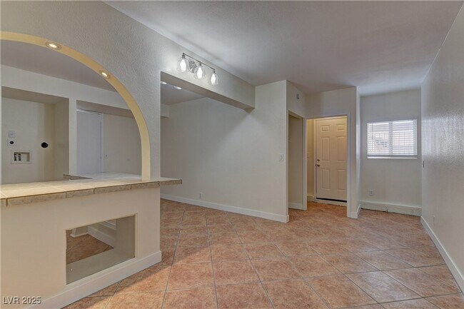 Building Photo - 1678 E Hacienda Ave