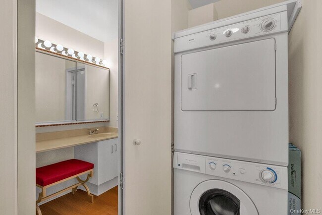 Building Photo - 55 N Broadway