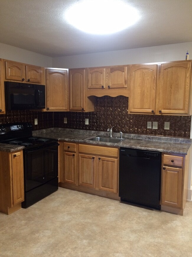 Building Photo - Remodeled Farm Home in Morristown 2 Bed + ...