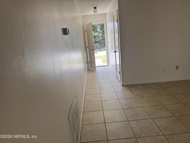 Building Photo - 1011B W Pratt St