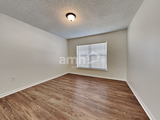 Building Photo - 7147 High Bluff Rd