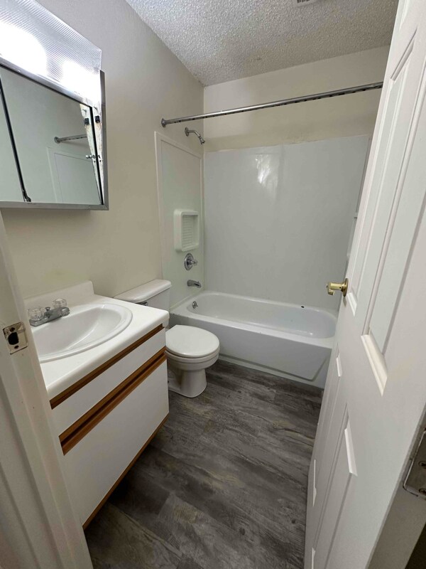 Building Photo - 1512 1st St E