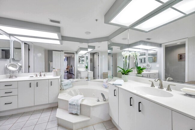 Building Photo - 6650 Sunset Way