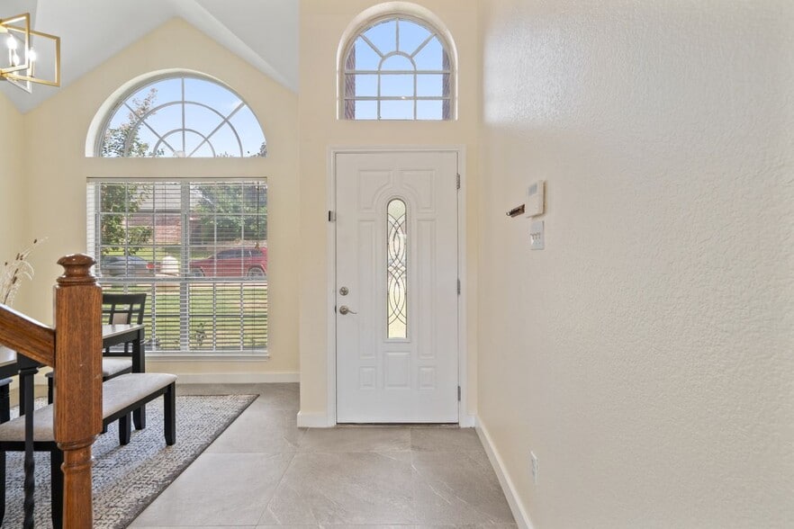 Building Photo - 1339 Barclay Dr