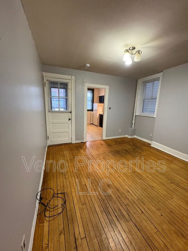 Building Photo - 594 Madison Ave