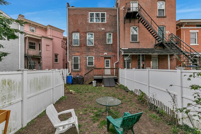 Building Photo - 108 William St