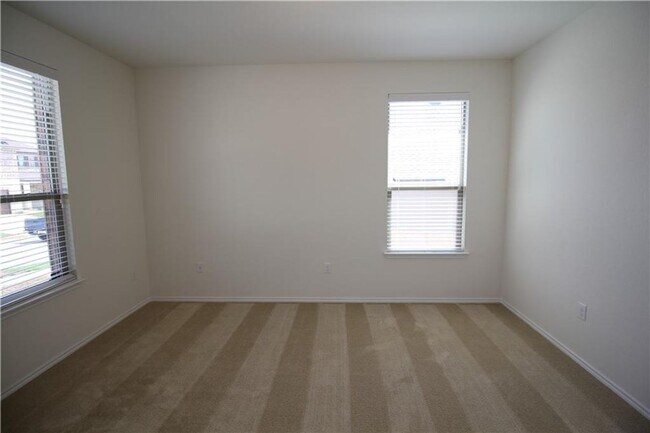 Building Photo - Beautiful one story brick home!