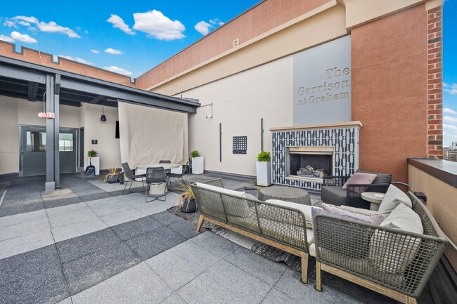 Building Photo - Urban Loft Condo Featuring Stunning Views & Rooftop Entertaining